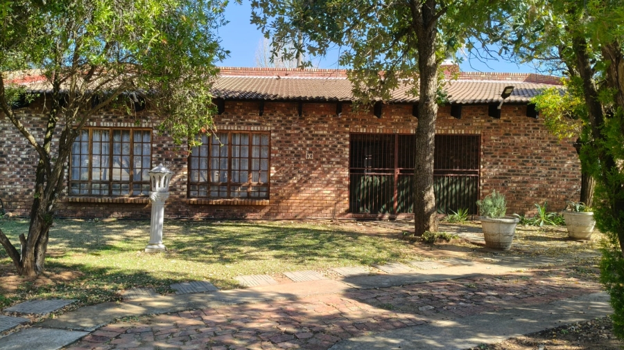 4 Bedroom Property for Sale in Hennenman Free State